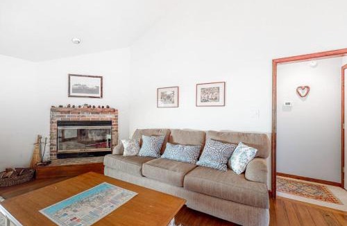 Cat Hill House | Cat Hill - 436 Tamarack