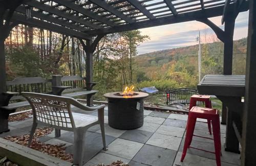 Prattsville House | Catskill Mountain Retreat