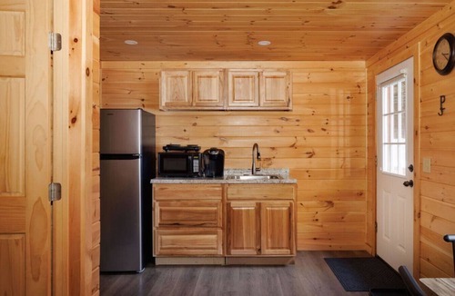 Bethlehem Ski Chalet | Cedar #1: Rustic Cedar Suite Retreat