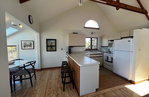 Edgartown House | Chappaquiddick Getaway with stunning Ocean Views, walk to the beach