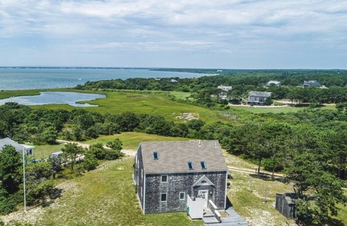 Edgartown House | Chappaquiddick Getaway with stunning Ocean Views, walk to the beach