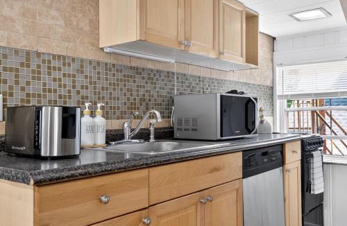 St. Elizabeth's Apartment | Charming 1BR apt in Boston with Free Parking