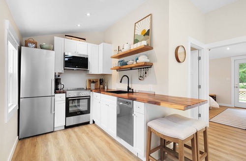 Kenyon House | Charming 2-bedroom house in South Kingstown with pass to beach