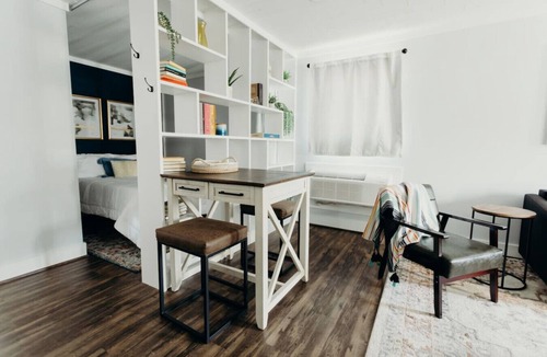 Byrdstown Bed & Breakfast | Charming 2 Bedroom/2 Bath Suite at the Lakeside!