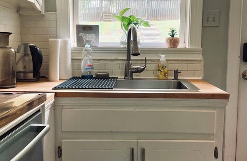 Glen Iris House | Charming 2-bedroom house in Historic Glen Iris! 5min to downtown, fenced yard!