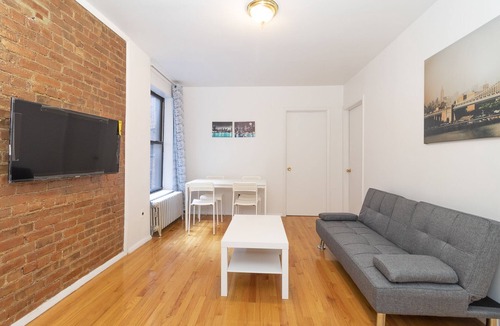 Upper East Side Apartment | Charming 2 BR on Upper East Side