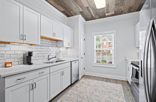 Florence House | Charming 3-bedroom, 2.5 bath townhome. Largest with accommodations in Florence.