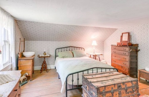 Milbridge House | Charming 3-bedroom farmhouse in Pleasant Milbridge with WiFi