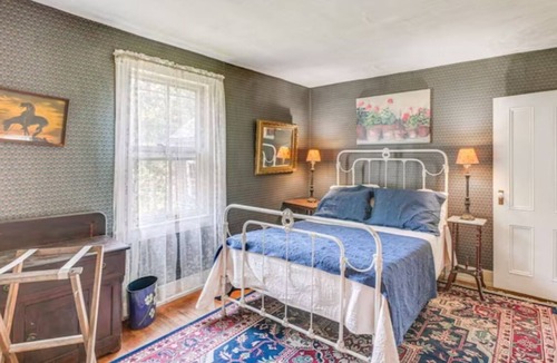 Milbridge House | Charming 3-bedroom farmhouse in Pleasant Milbridge with WiFi