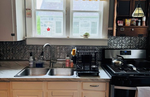 Cavendish House | Charming 3-bedroom home with 3 TVs/WiFi in quintessential Cavendish, Vermont!