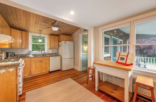 Mid-Coast and Islands House | Charming 3BR, 2.5BA Pet-friendly home, Ocean access just a short walk away