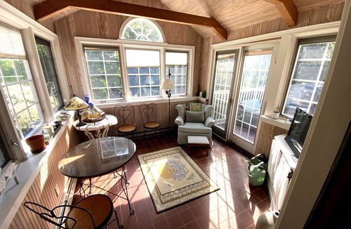 West Barnstable House | Charming 5BR Retreat on 1 Acre , Quiet Cul-de-Sac + Garden & Deck