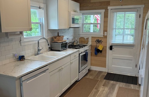 Villas Cottage | Charming Bayfront Cottage! Peaceful Escape with Stunning Sunsets.