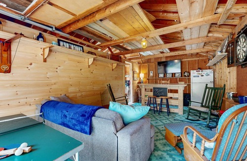 Bayville House | Charming Boothbay Harbor cottage with partial AC, full kitchen, and sun room