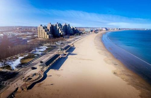 Revere Apartment | Charming Boston Retreat 3BR Parking Perfect for Families & Groups