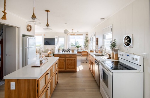 Springs House | Charming Bungalow on the Bay