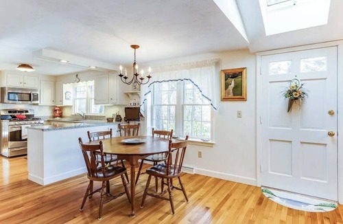 Northwest Harwich Cottage | Charming Cape Cod Cottage walking distance to the beach
