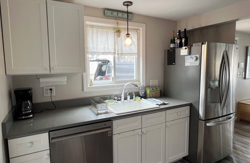 Groton Long Point House | Charming cottage overlooking the lagoon with great sunsets in Groton Long Point