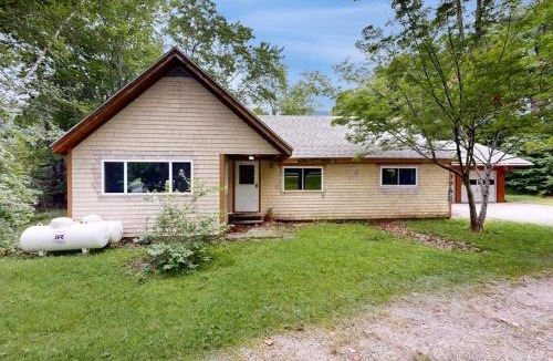 Union House | Charming Cottage with Modern Updates, BBQ Grill, and Nearby Attractions