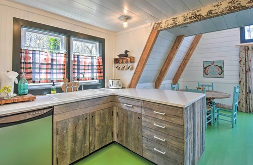 Gainesville Cabin | Charming Gainesville Cabin w/Private Dock!