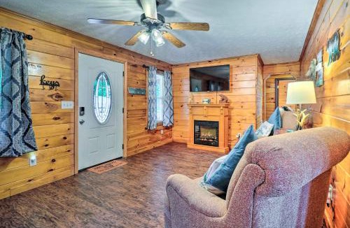 Jamestown House | Charming Jamestown Cabin w/Large Backyard!
