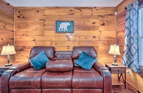 Jamestown House | Charming Jamestown Cabin w/Large Backyard!