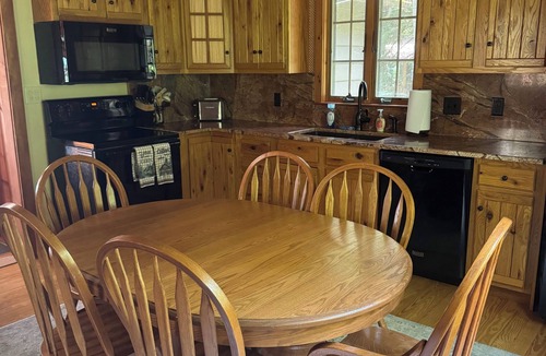 Paupack Cabin | Charming Lakefront Cabin with private dock - kid and pet friendly!