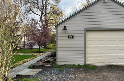 Germantown Cottage | Charming loft cottage in tranquil Germantown with WiFi, AC