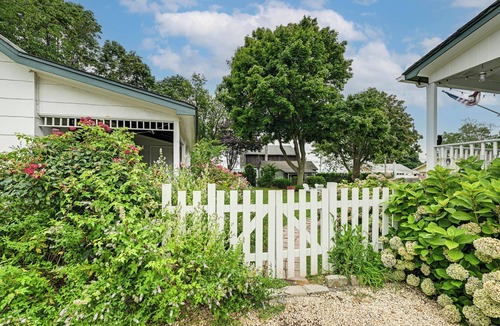 New Suffolk Apartment | Charming North Fork Cottage, Steps to Waterfront
