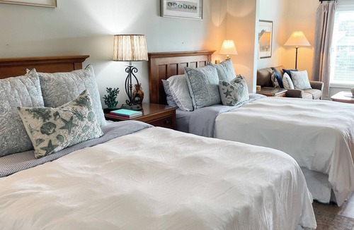 Saint Simons Island Hotel | Charming~private hotel room in serene St. Simons Island overlooking a pond