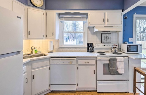 Rocky Point Cottage | Charming Rocky Point Home ~ 1 Mi to Beach!