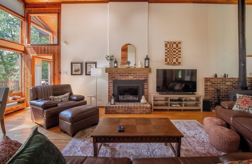 Hardyville House | Charming Rustic Waterfront Cottage Hideaway. Ask for discount for long bookings.