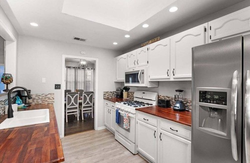 Savannah House | Charming Savannah Family Home, Game Room, Dog Friendly