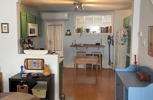 Whitman House | Charming South Philly House with yard, BBQ, art studio <3