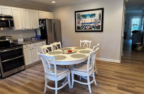 Country Club Estates Cottage | Charming South Rehoboth Cottage: 5 Blocks to Beach & Boardwalk, Parking Included
