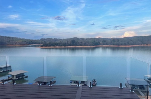 La Follette House | Charming spacious 6-bedroom lakefront house on beautiful Norris Lake!