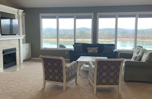 La Follette House | Charming spacious 6-bedroom lakefront house on beautiful Norris Lake!