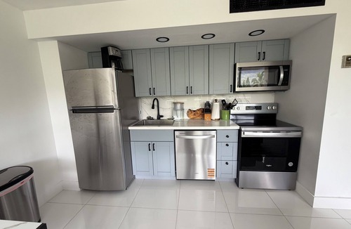 Makaha Apartment | Charming Studio Apartment with Cold AC in fabulous Makaha