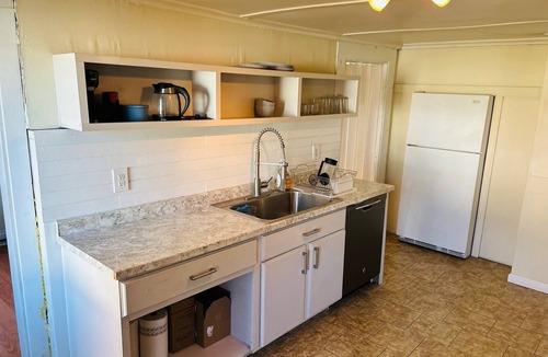 Watervliet Apartment | Charming, Sunny and Spacious 2-bedroom Flat in Heart of Capitol Region