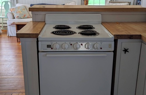 Saybrook Manor Cottage | Charming waterfront cottage in Indiantown Old Saybrook