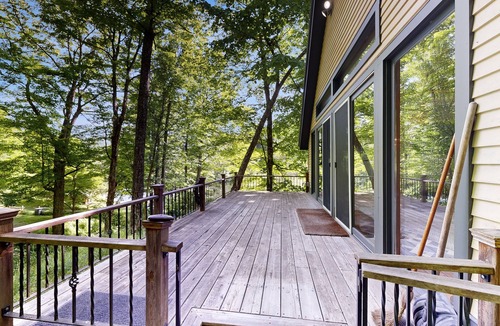 Barnard House | Charming waterfront 2BR house, private beach, waterfall, firepit, wifi, kayak