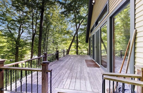 Barnard House | Charming waterfront 2BR house, private beach, waterfall, firepit, wifi, kayak