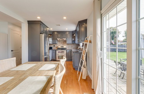 Woodmont House | Charming West Haven Home - Walk to Beach!
