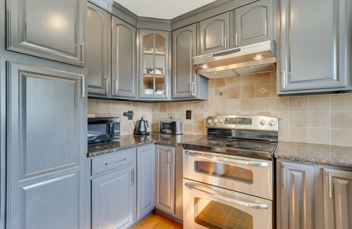 Woodmont House | Charming West Haven Home - Walk to Beach!
