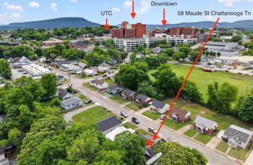 Chattanooga House | Chattanooga Duo 2 Connected Homes Sleeps 20 Hot Tub Pool Table Pet Friendly