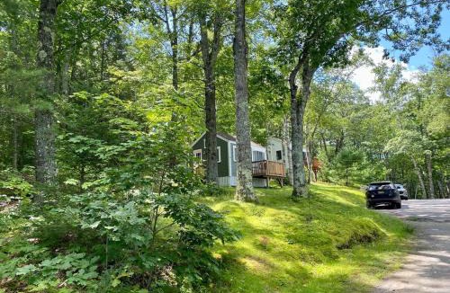Edgecomb House | Cheerful Cottage with Loft 9