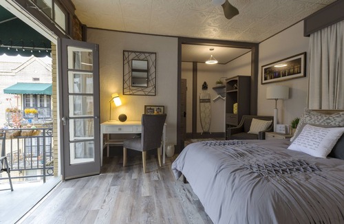Historic District - North Apartment | Chic Studio On Oglethorpe Square | Perfect Location | Walk Everywhere