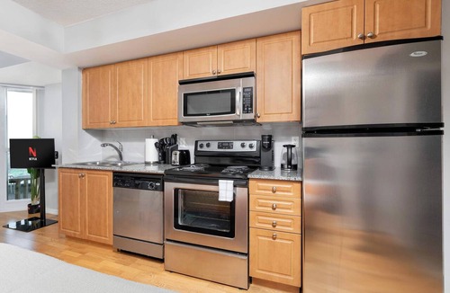 Fort York House | Chic Waterfront Studio Steps to DT Toronto