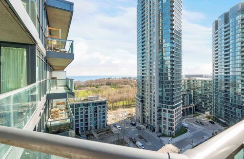 Fort York House | Chic Waterfront Studio Steps to DT Toronto