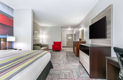 Columbus Hotel | Clarion Pointe Columbus-Bradley Park